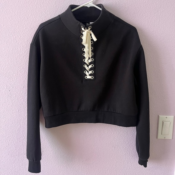 Divided Tops - Black Sweatshirt